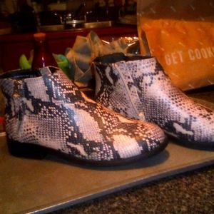 Memory foam Timed Try short boots